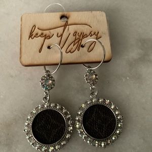 BEAUTIFUL bling bezel earring with iridescent flowers!!